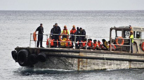   غرق شدن قایق پناهجویان باز هم قربانی گرفت 