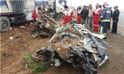 تصادف زنجیره‌ای 7 خودرو در اهواز/ عمیات نجات 7 ساعته بعد از واژگونی تانکر سوخت