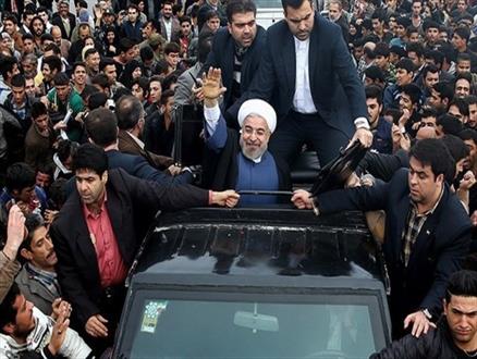 رفتارهای احمدی‌نژادی در دولت روحانی؛ از پرداخت یارانه و سبد کالا تا نحوه برخورد با منتقدان