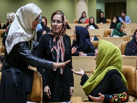 حضور زنان در مناصب وزارت از اولویت های مسائل زنان است؟! 