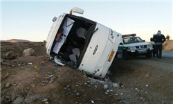عدم توجه به جلو حادثه آفرید/ جان باختن یک نفر و مجروحیت 3 مسافر اتوبوس اسکانیا