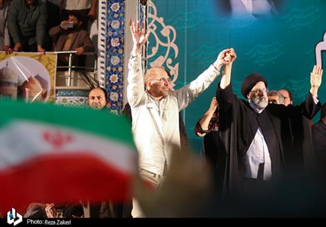 سونامی مردم تهران در مصلی/ مردم شعار خداحافظی با روحانی را سر دادند/شمار حاضران در مصلی از مرز ۳۰۰ هزار نفر گذشت + فیلم و عکس