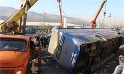 جزئیات واژگونی اتوبوس ولوو در جاده شیراز/ حال 4 مصدوم وخیم است