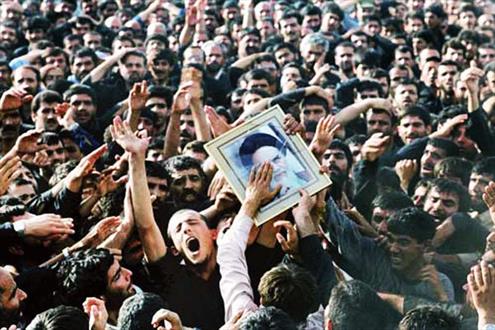 ایران سوگوارِ روح خدا؛ امت در تشییع امام قیام کرد 