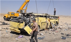 مصدومیت ۱۷ مسافر به دلیل واژگونی اتوبوس در زنجان