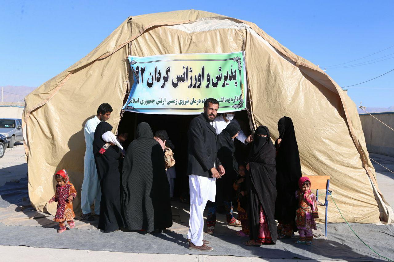 گزارش تصويري/ برپايي بيمارستان صحرايي در محروم ترين نقطه سيستان و بلوچستان