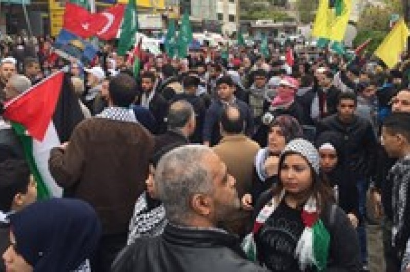 تظاهرات مقابل سفارت آمریکا در لبنان و وقوع درگیری‌ +عکس و فیلم