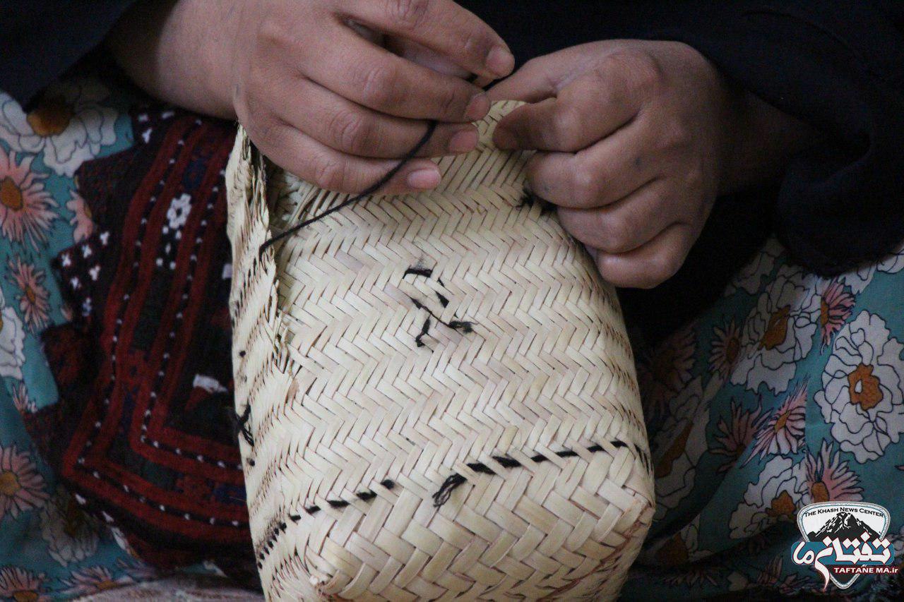 حصیر بافی کهن ترین هنر دست زنان بلوچ/ حصیربافی از هنرهای زیبای ایرانی با استفاده از برگ نخل! + تصاوير