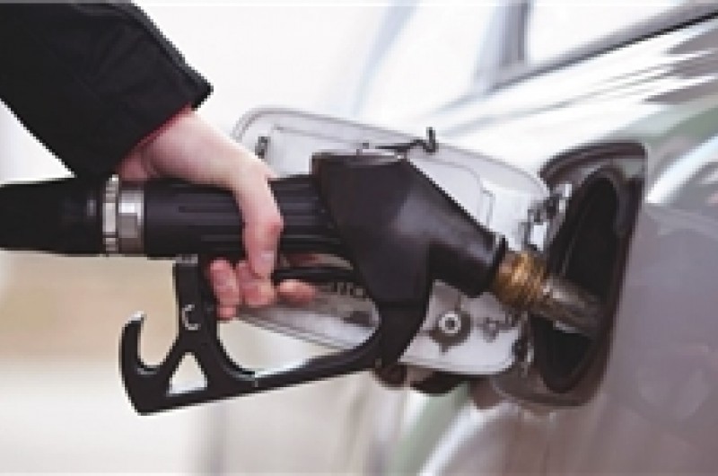 میانگین مصرف روزانه ۸۰ میلیون لیتر بنزین در سال ۹۶ / رکوردشکنی مصرف بنزین در روزهای پایانی سال