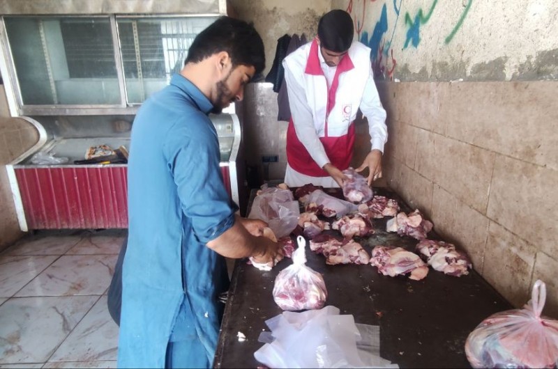 اجرای طرح ملی همای رحمت / توزیع ۴۰ کیلوگرم گوشت گرم بین نیازمندان شهرستان خاش