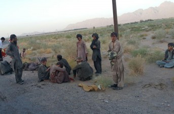 قاچاق انسان در محورهاي مواصلاتي سيستان و بلوچستان بازهم حادثه آفرید/ کشته و مجروح شدن ۲۳ نفر + تصاوير