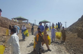 روستای تمندان خاش؛ بهشتی گمشده در دامنه قله تفتان/ برگزاري همایش پاکسازی طبیعت در روستای گردشگری تمندان