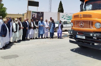اهدای یک دستگاه تانکر آب‌رسان به عشایر شهرستان تفتان