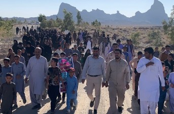 همایش بزرگ پیاده‌روی خانوادگی در تفتان برگزار شد